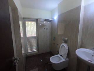 WASHROOM 2 WITH DRY SPACE ACCESS